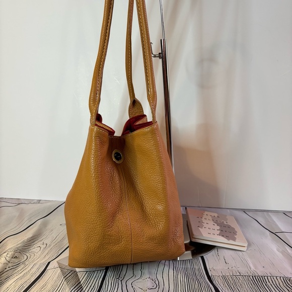 Pebbled Leather Tan Bucket Bag Red Suede Interior w/ attached Suede Cosmetic Bag - Picture 7 of 12